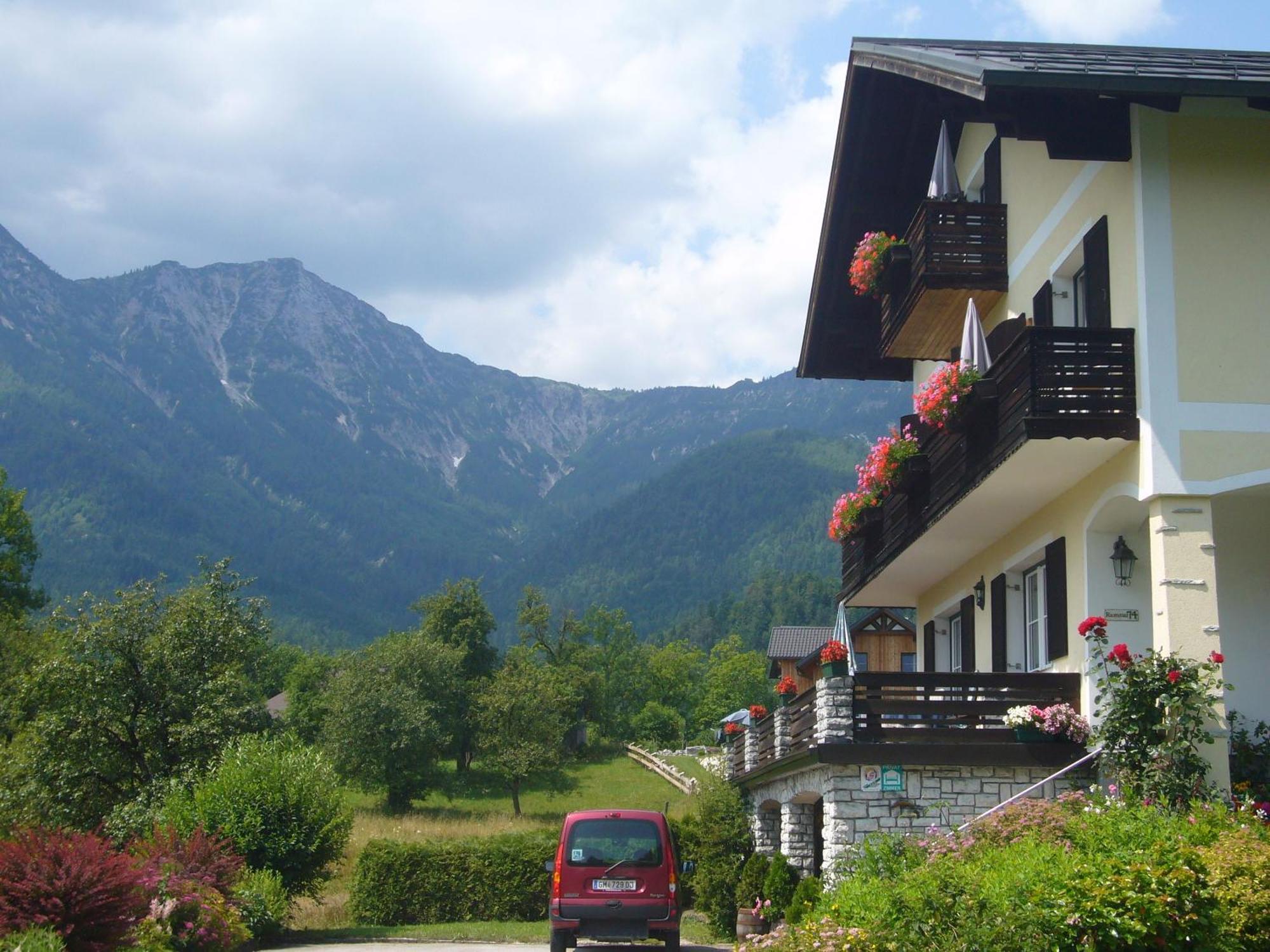 Ferienwohnungen Haus Peer Bad Goisern Esterno foto